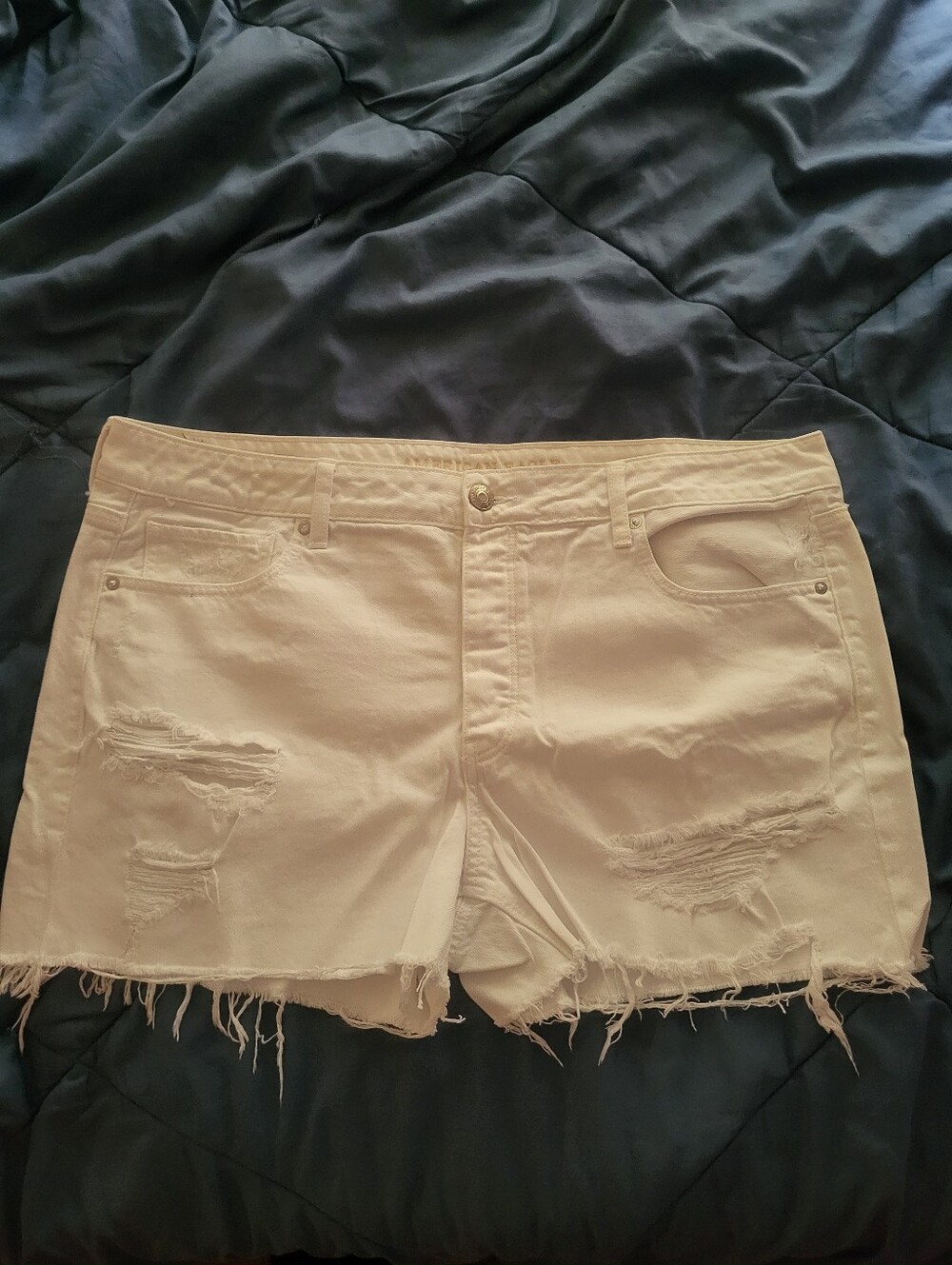 American Eagle Tomgirl Shorts~White Denim~Size 18~NWOT.